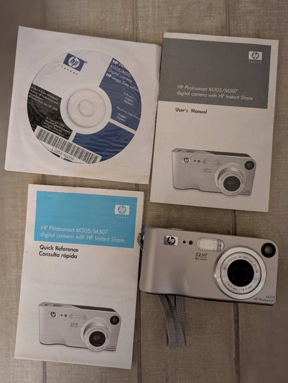 Like New! Vintage 2004 HP Photosmart M305 Digital Camera